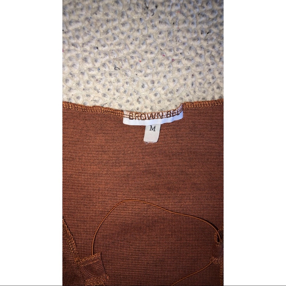 💕😍❤️MAKE AN OFFER! LACE UP CROPPED TOP❤️😍💕 - Picture 4 of 4